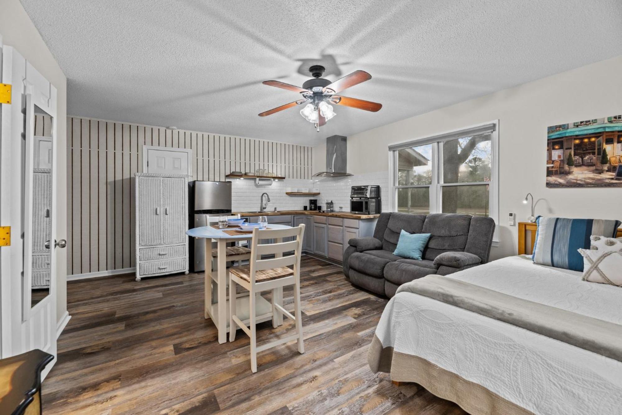 Cozy Country Apartment New Bern